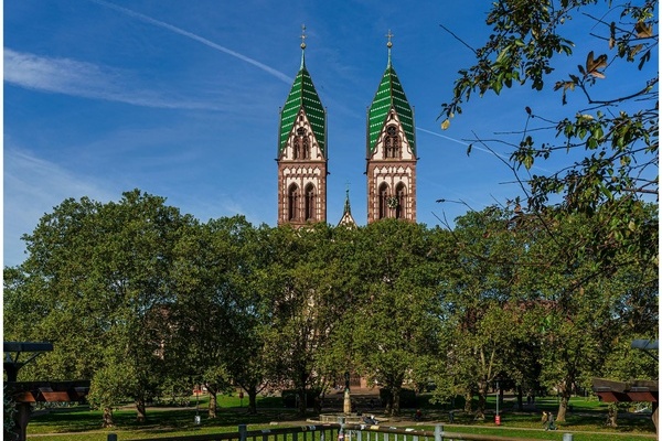 Messerverbotszone am Stühlinger Kirchplatz Messerverbotszone am Stühlinger Kirchplatz